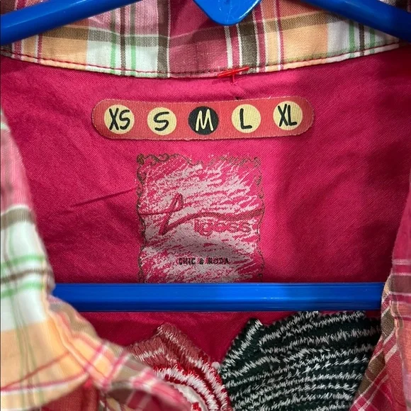 Vigoss Button Down Shirt with Western Flair embroidered flowers size medium - Picture 2 of 8